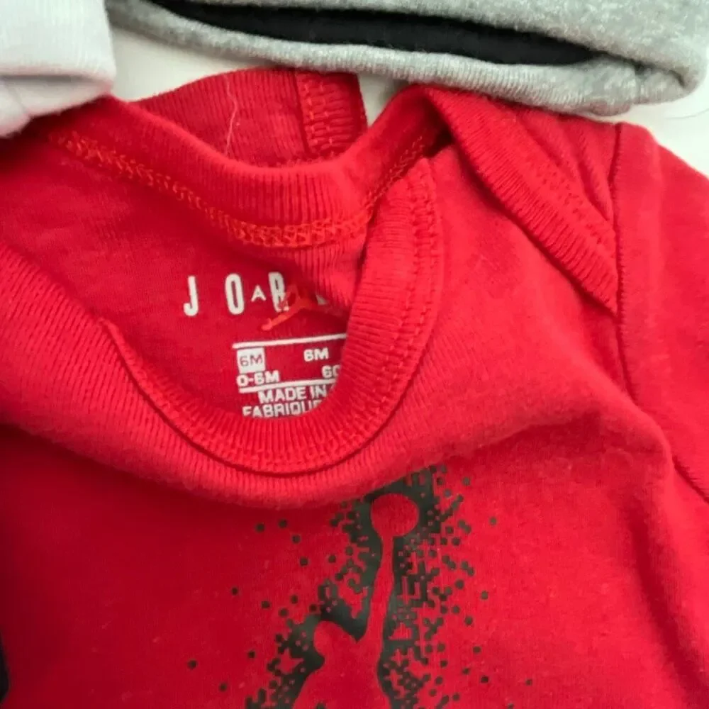 Lot of 10 Nike Air Jordan Baby Multicolor Beanie Socks Bib Onesie Set 0-6 Months - Picture 6 of 9